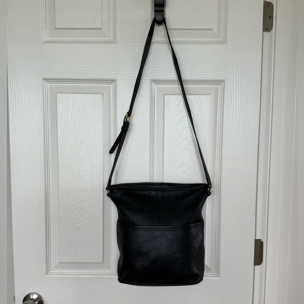 Vintage Coach Navy Leather Shoulder Bag - Picture 2 of 13